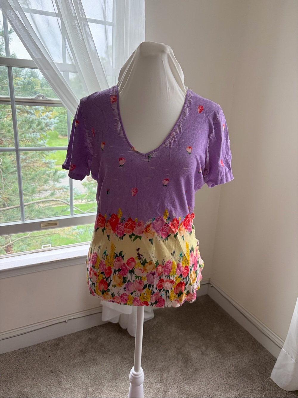 Bluemarine (Italy) Lavender Floral V-Neck Women’s Short Sleeve Tee